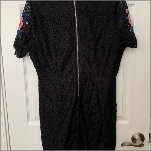 Elegant Lace dress w/ vibrant embroidery on front & shoulders. - Picture 3 of 3